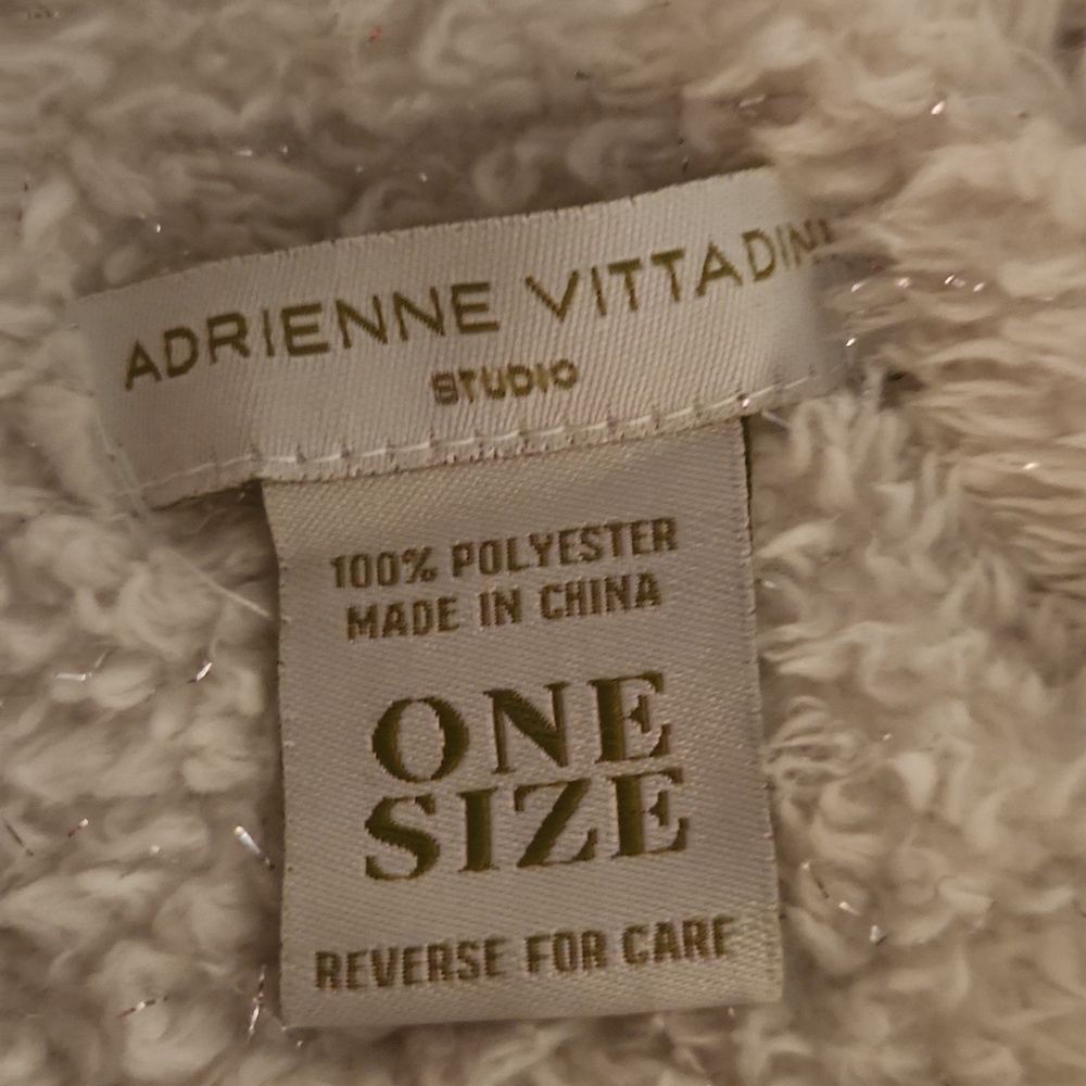 White Fuzzy Robe With Sparkles - Picture 4 of 4